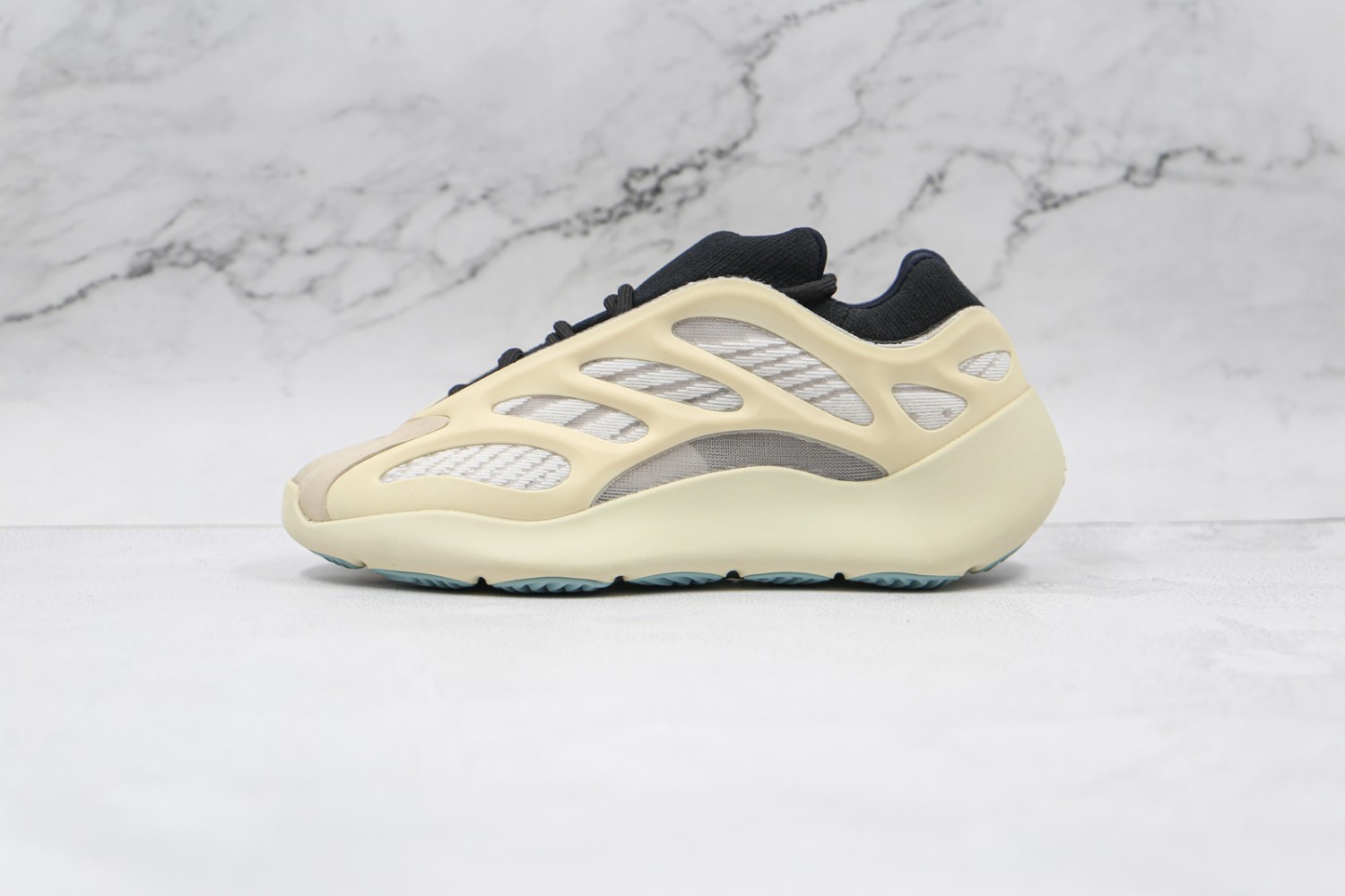 Adidas Yeezy 700 V3 Sneakers AYV37001005