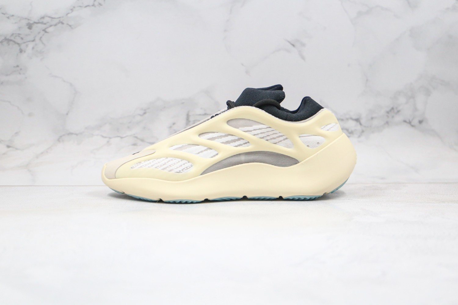 Adidas Yeezy 700 V3 Sneakers AYV37001006