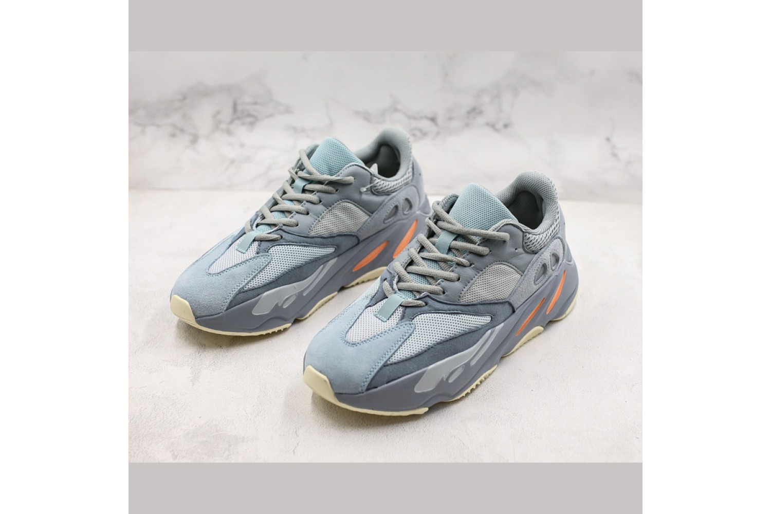 Adidas Yeezy 700a