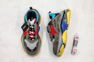  Balenciaga Triple S Shoes BTSS10000121