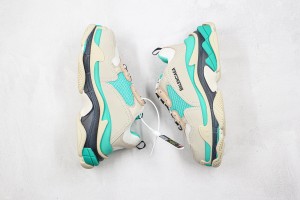  Balenciaga Triple S Shoes BTSS10000125