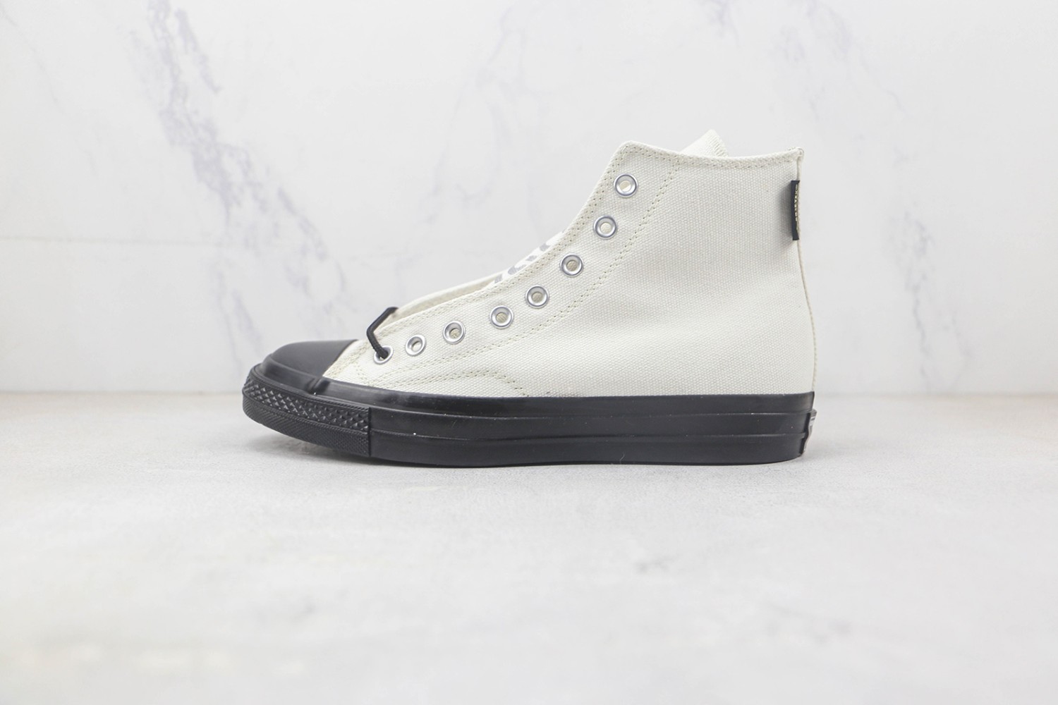 Converse High Top Sneaker CHTS10000101