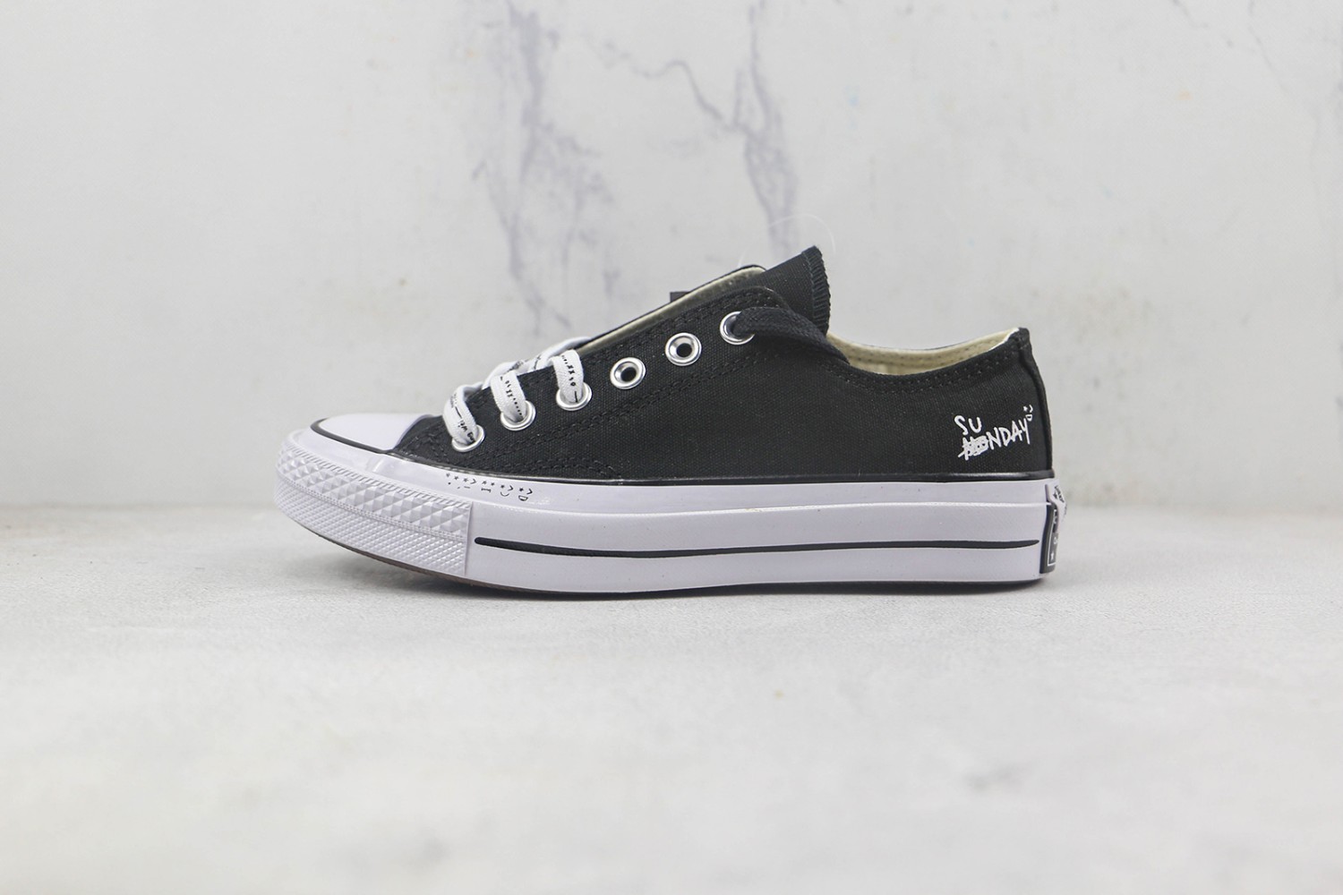 Converse Low Top Sneaker CHTS10000110