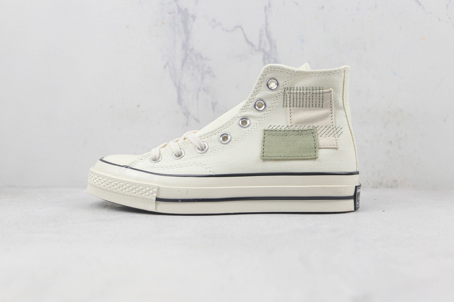 Converse High Top Sneaker CHTS10000119