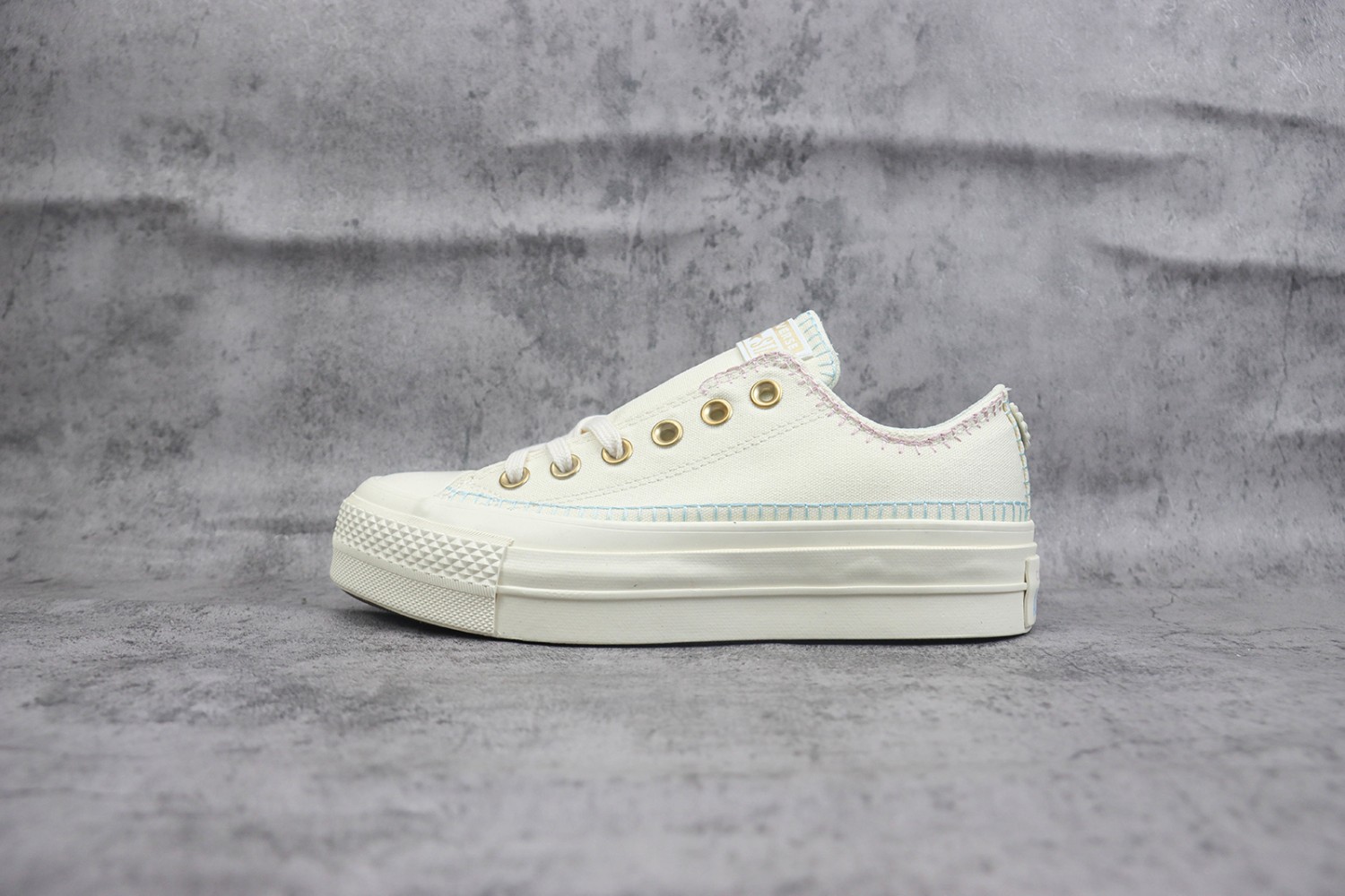 Converse Low Top Sneaker CHTS1000068