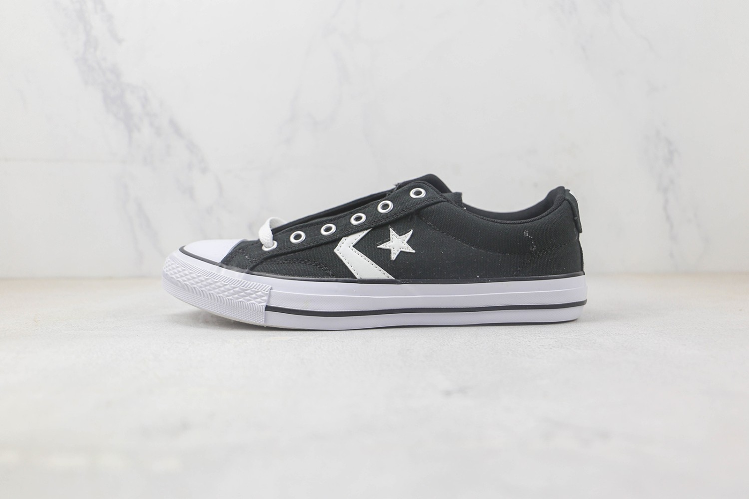 Converse Low Top Sneaker CHTS1000092