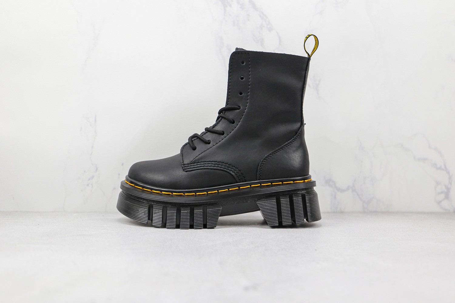 Dr. Martens Boot DMB100009