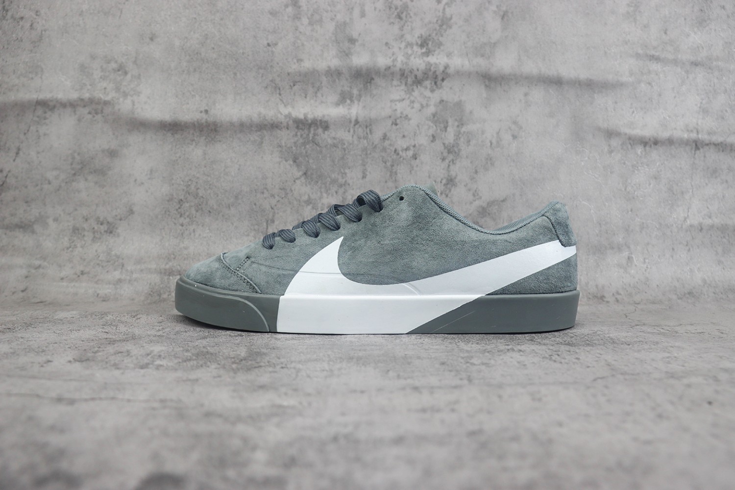  Nike Blazer 77 NB7700023