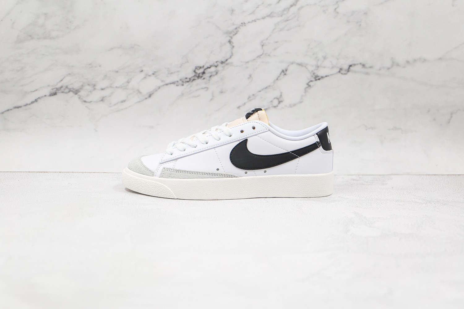  Nike Blazer 77 NB7700098