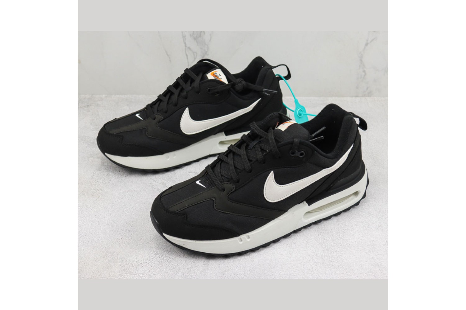 Nike Max Dawn 03