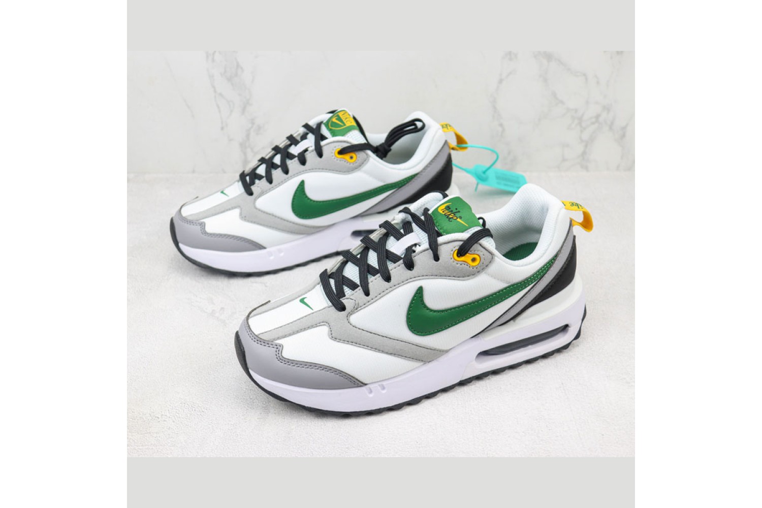 Nike Max Dawn 01